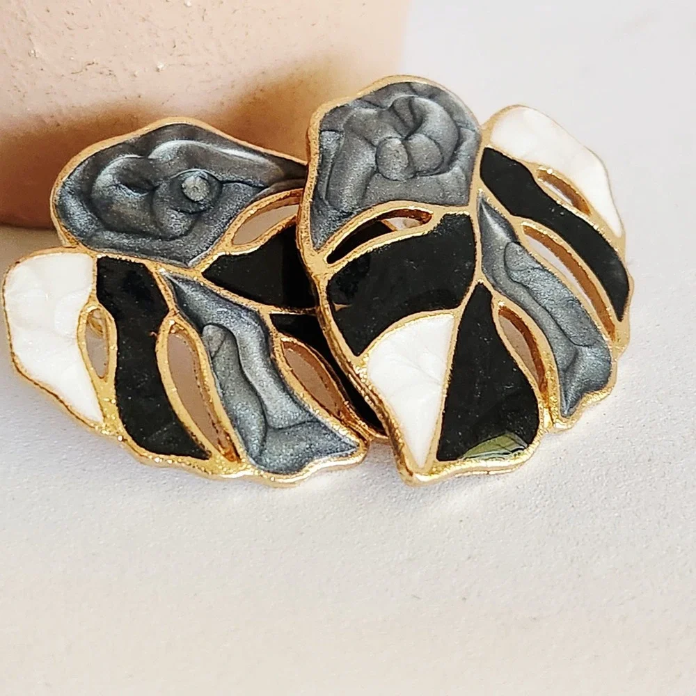 Monstera Leaf Stud Earrings Black White Grey Marbled Enamel Gold Tone‎ Tropical